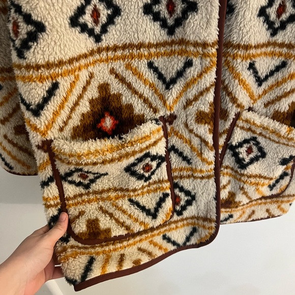 Geometric Patterned Fleece Jacket - Picture 3 of 4